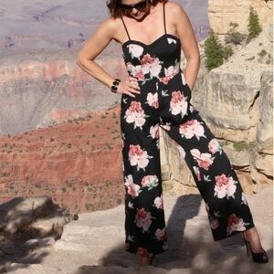 Band of Gypsies Spaghetti Strap Black Large Floral Jumpsuit Women’s Size Small